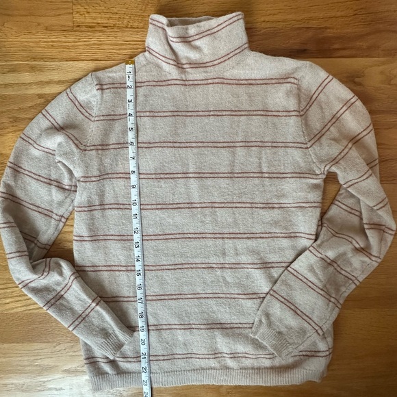 Cozy, soft boutique turtleneck sweater ♥️🧡 - Picture 5 of 7